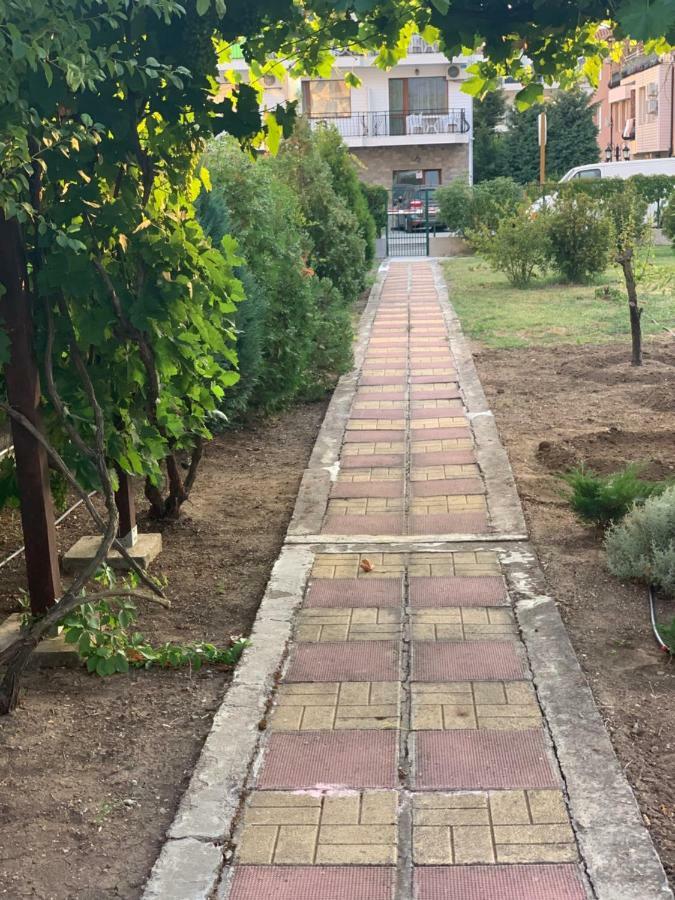 Lilia Guest House Nesebar Exterior photo